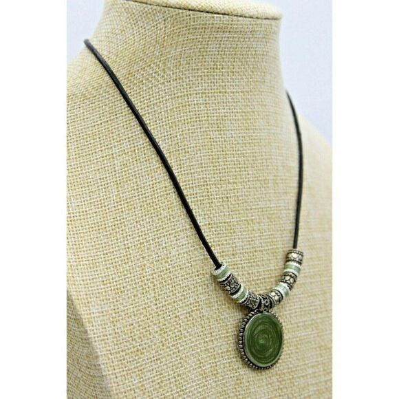 KC Necklace Silver Green Pendant Nature - Picture 4 of 8